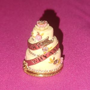 Cake charm